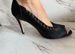 Enzo Angiolini Peep Toe Heels 8 Black Satin Ruffle Stiletto Cocktail Chic Formal